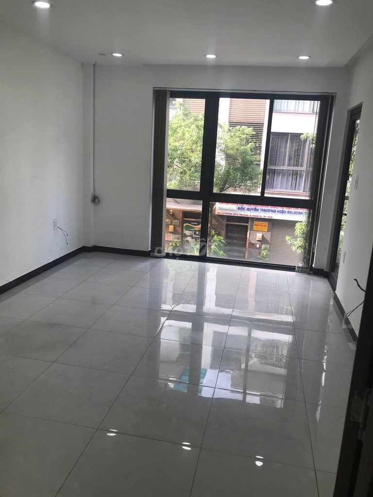 We need to rent a front house on Số 6 in the Royal City of Midway 12.
