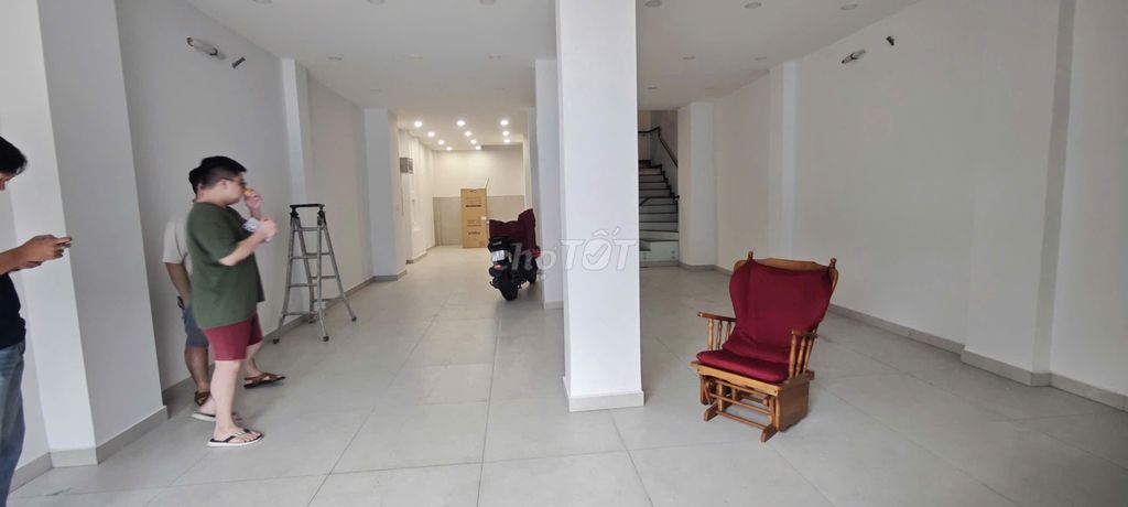 Let's rent it in one centimeter, District 1 .6 M, from 100 million.