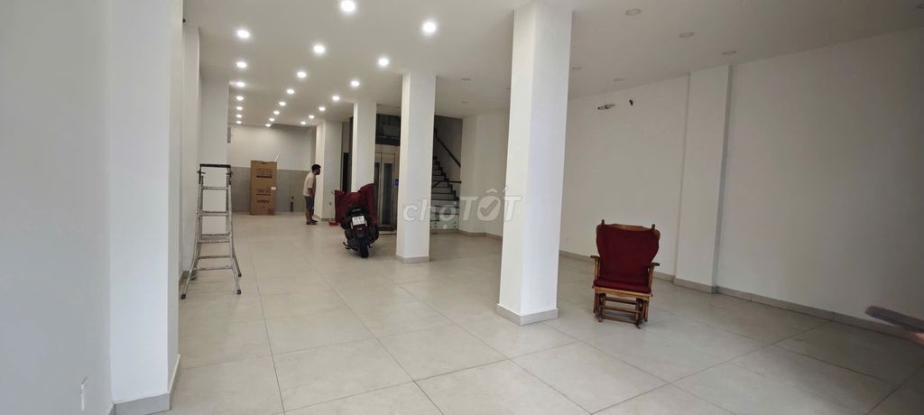 Let's rent it in one centimeter, District 1 .6 M, from 100 million.