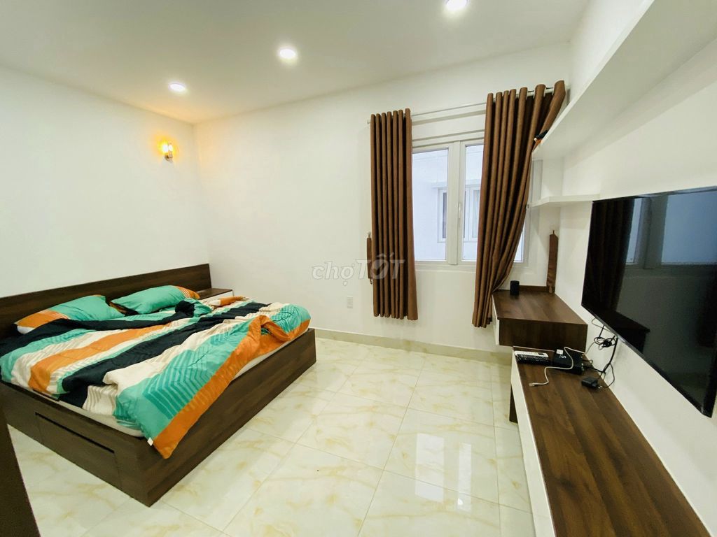 The house is next to melosa 6 X18 M - full interior 4 bedroom 4 toilets - just repainted - 3 floors