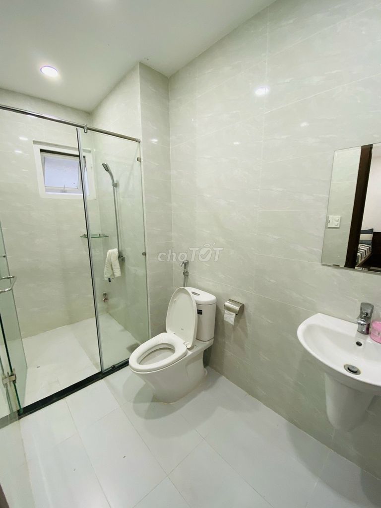 The house is next to melosa 6 X18 M - full interior 4 bedroom 4 toilets - just repainted - 3 floors