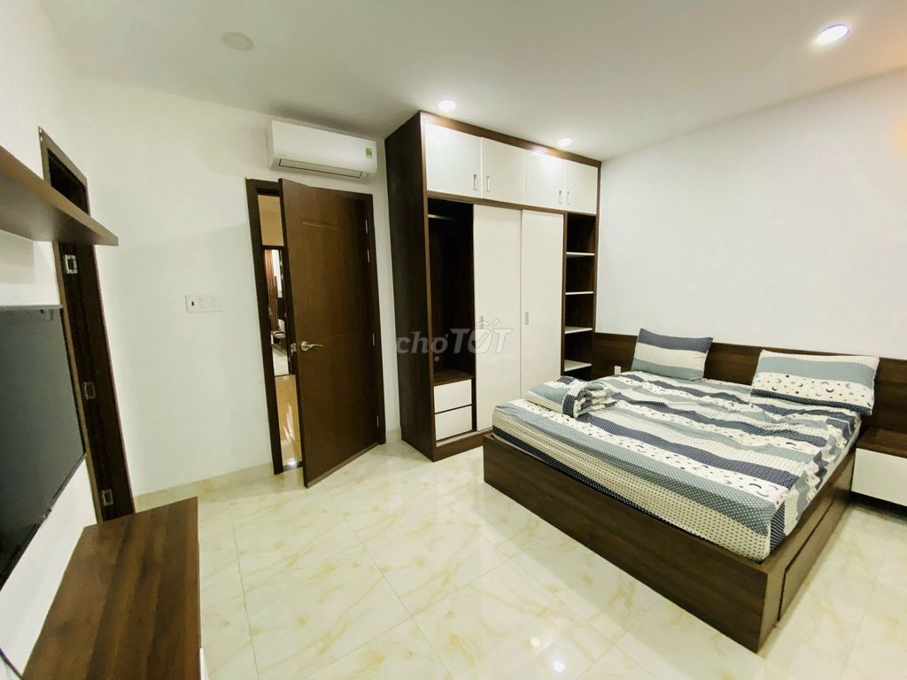 The house is next to melosa 6 X18 M - full interior 4 bedroom 4 toilets - just repainted - 3 floors