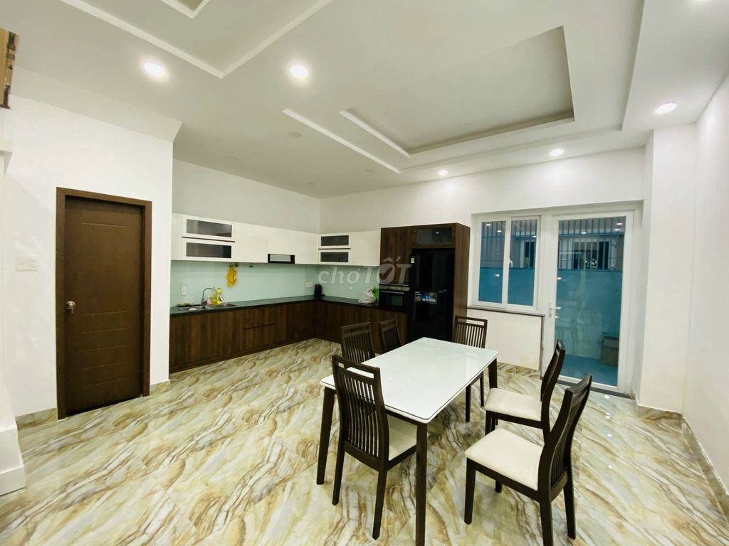 The house is next to melosa 6 X18 M - full interior 4 bedroom 4 toilets - just repainted - 3 floors