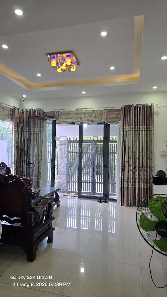 Rent the 1st floor 3th floor 5th floor bedroom 5 toilet 2 front of cash