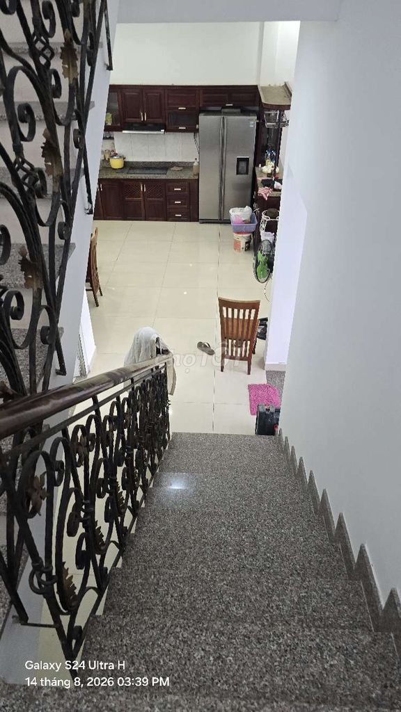 Rent the 1st floor 3th floor 5th floor bedroom 5 toilet 2 front of cash