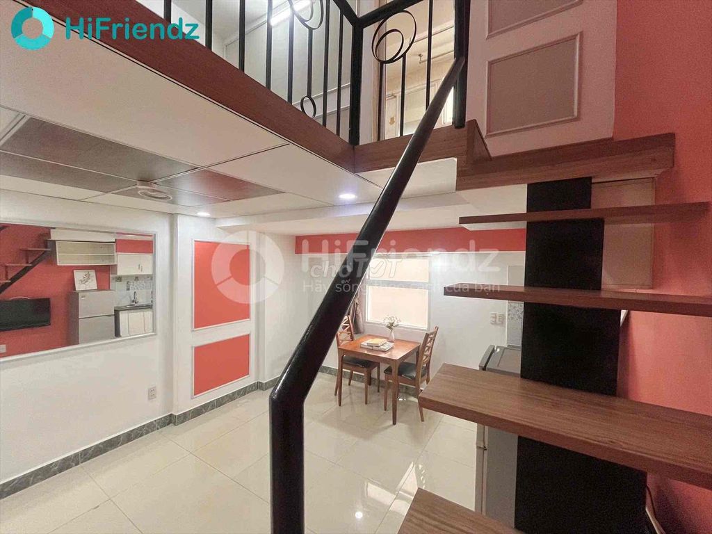 The service apartment has a wide six-by-four-by-four-by-four-by-two-by-two, Cresent mall District 7.