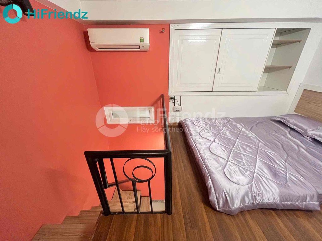 The service apartment has a wide six-by-four-by-four-by-four-by-two-by-two, Cresent mall District 7.