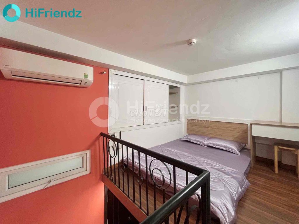 The service apartment has a wide six-by-four-by-four-by-four-by-two-by-two, Cresent mall District 7.