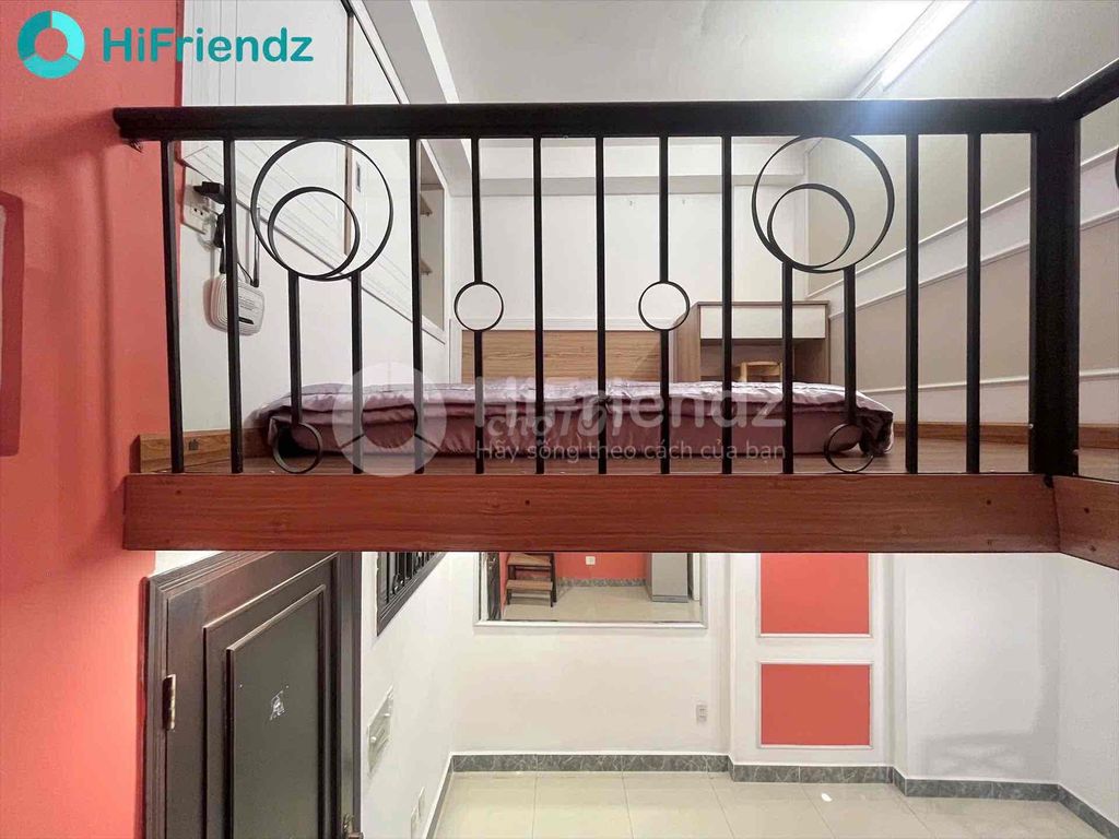 The service apartment has a wide six-by-four-by-four-by-four-by-two-by-two, Cresent mall District 7.