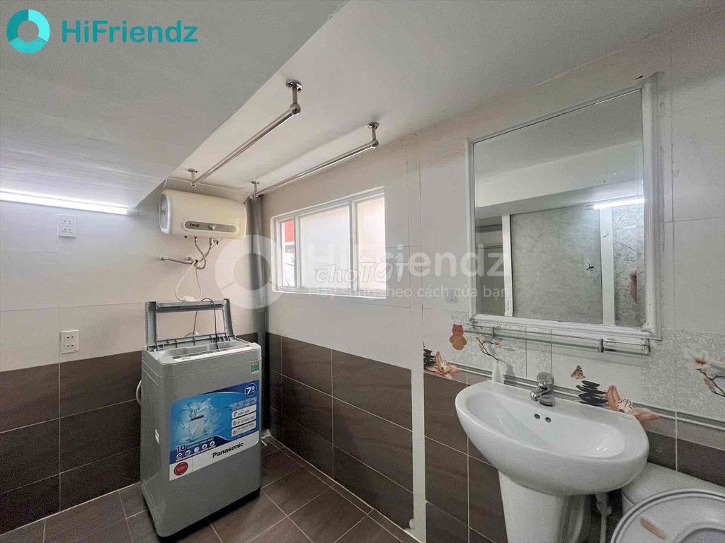 The service apartment has a wide six-by-four-by-four-by-four-by-two-by-two, Cresent mall District 7.