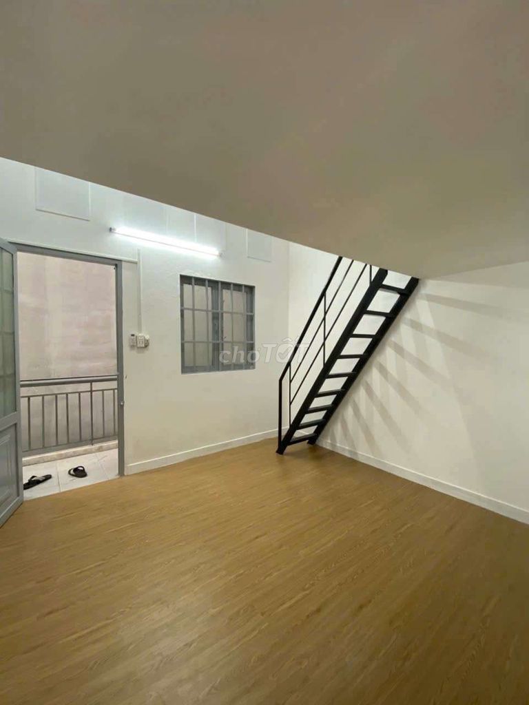 The perimeter is full of furniture right here in District 7.