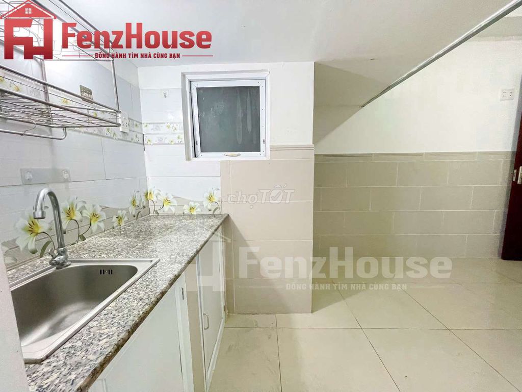 The student room is suitable for 3 to 4 people, near the University of ufme in District 7