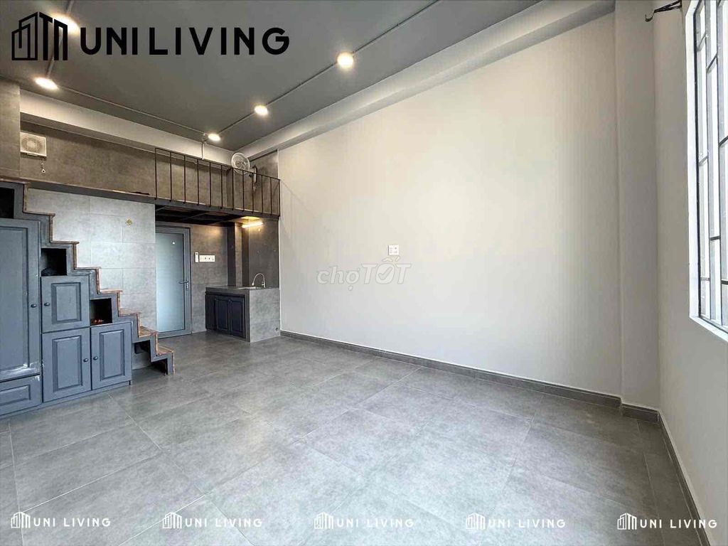 It's the owner who rents enough furniture, opposites Law University, demand for a million dollars.
