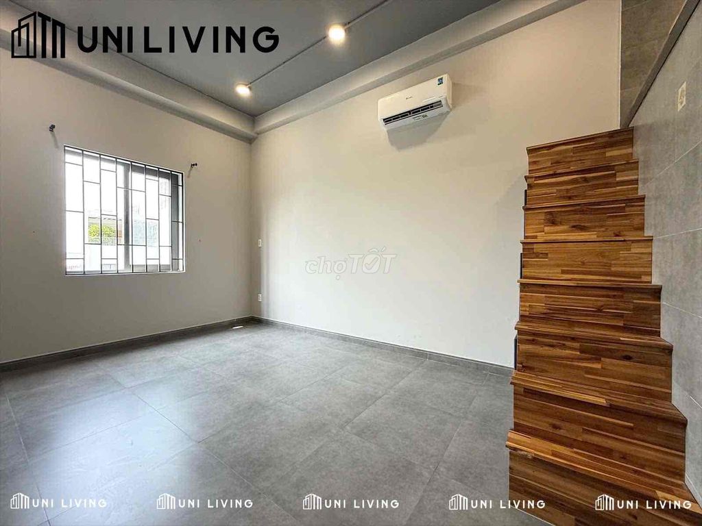 It's the owner who rents enough furniture, opposites Law University, demand for a million dollars.