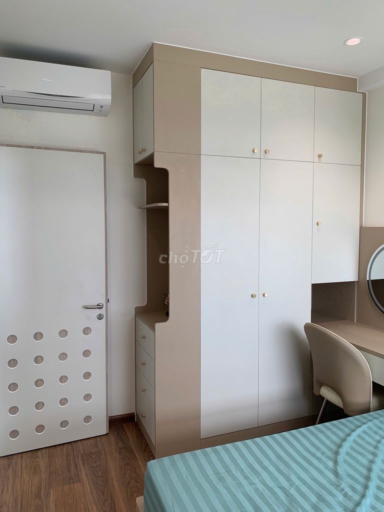 Rent D-A through District 8, two bedrooms, two toilets, 14 million and a half enough furniture.