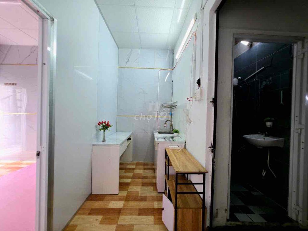 Two super-wide bedrooms -- close to the interior -- Octx .5th district.