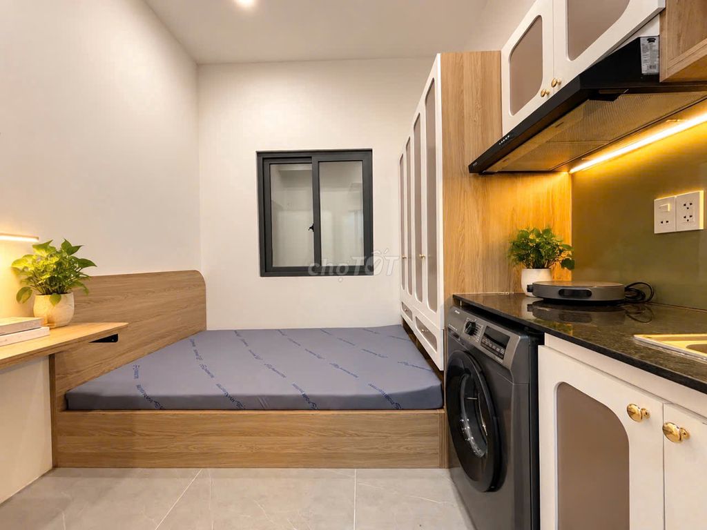 Range of Page Dragon Rooms Super-Low Window Private