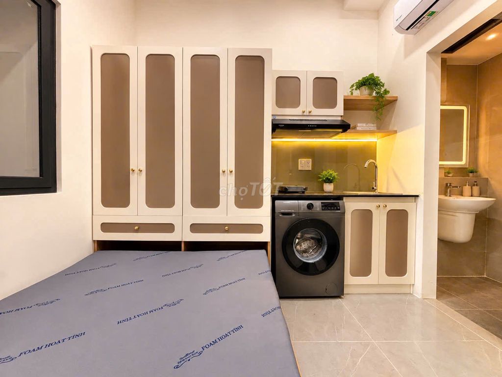 Range of Page Dragon Rooms Super-Low Window Private