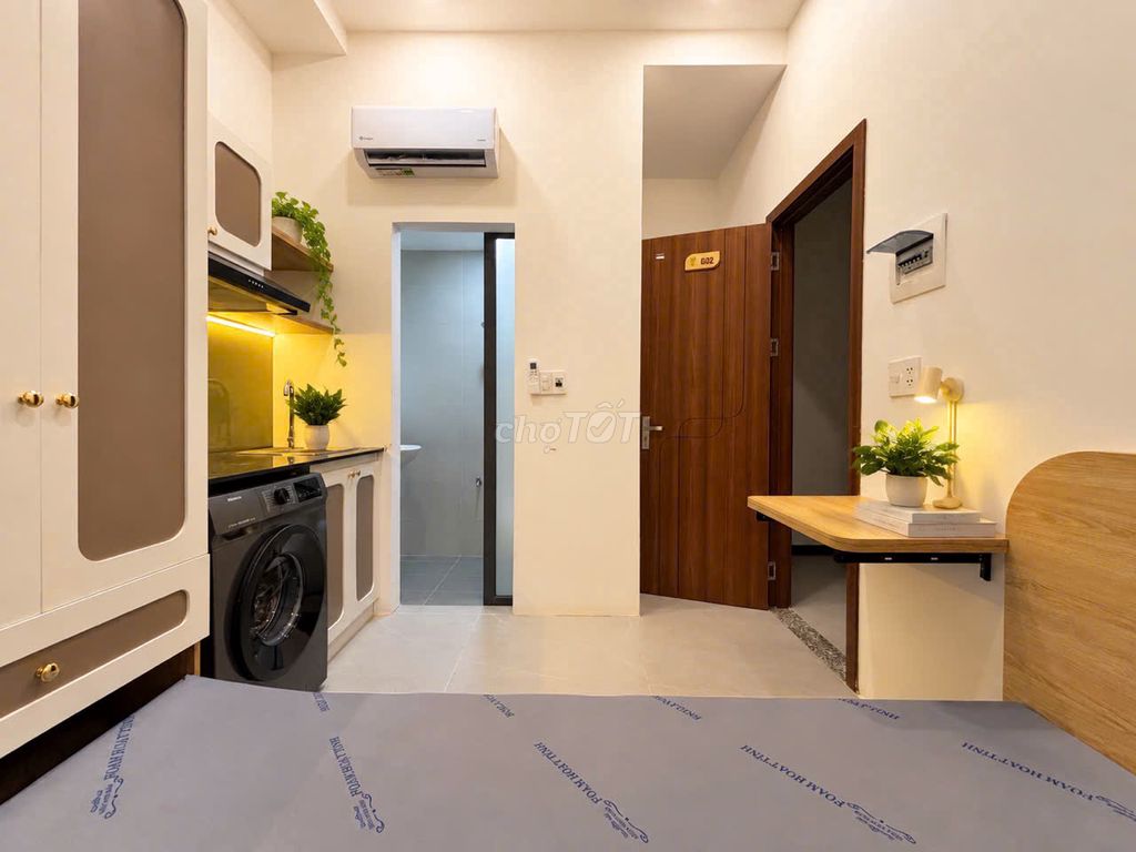 Range of Page Dragon Rooms Super-Low Window Private