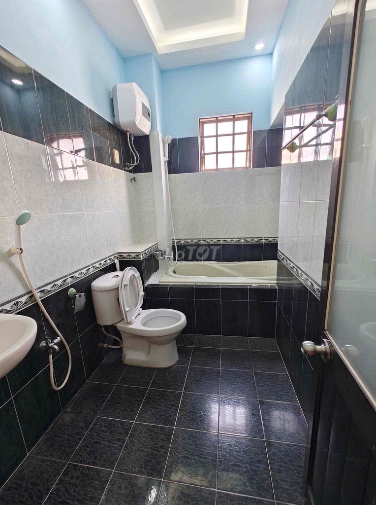 Internal Full House, Hoàng Văn Thụ-Tân Bình