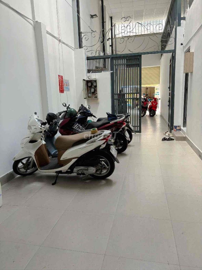 The entrance room is now, the 7th place is clear, the head of plain Li