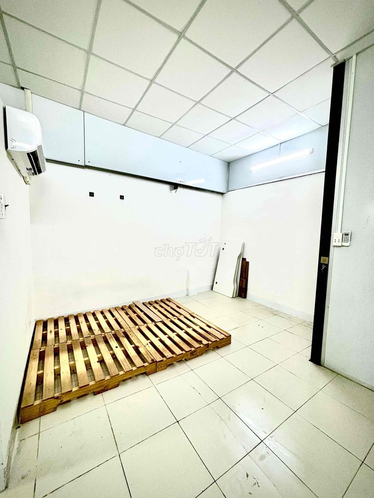 The entrance room is now, the 7th place is clear, the head of plain Li