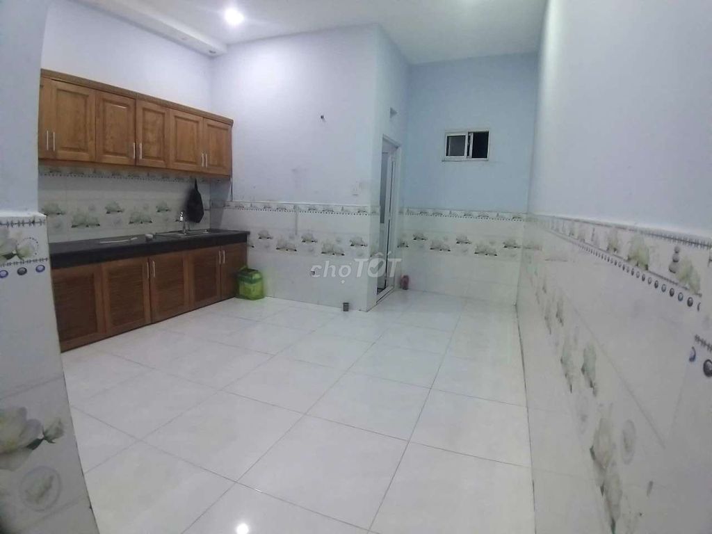 Rents hl80 B near the Eastern fair