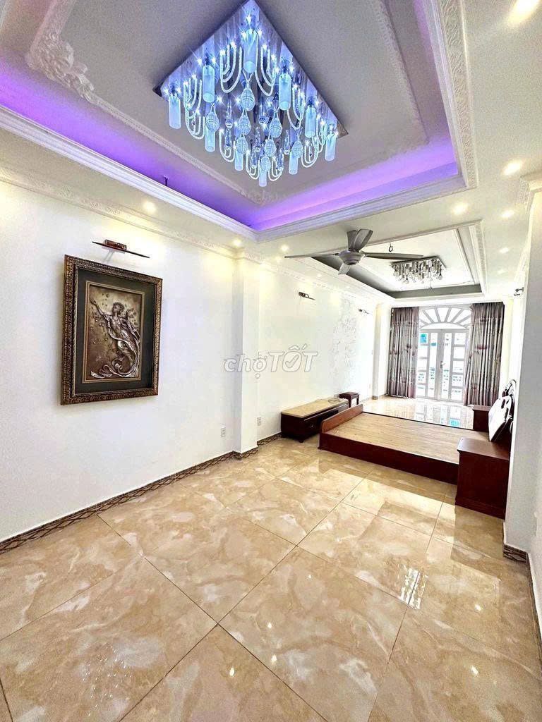 Rent an area cash house: 4 X25 M Nguyễn Trãi street, District 2, District 5