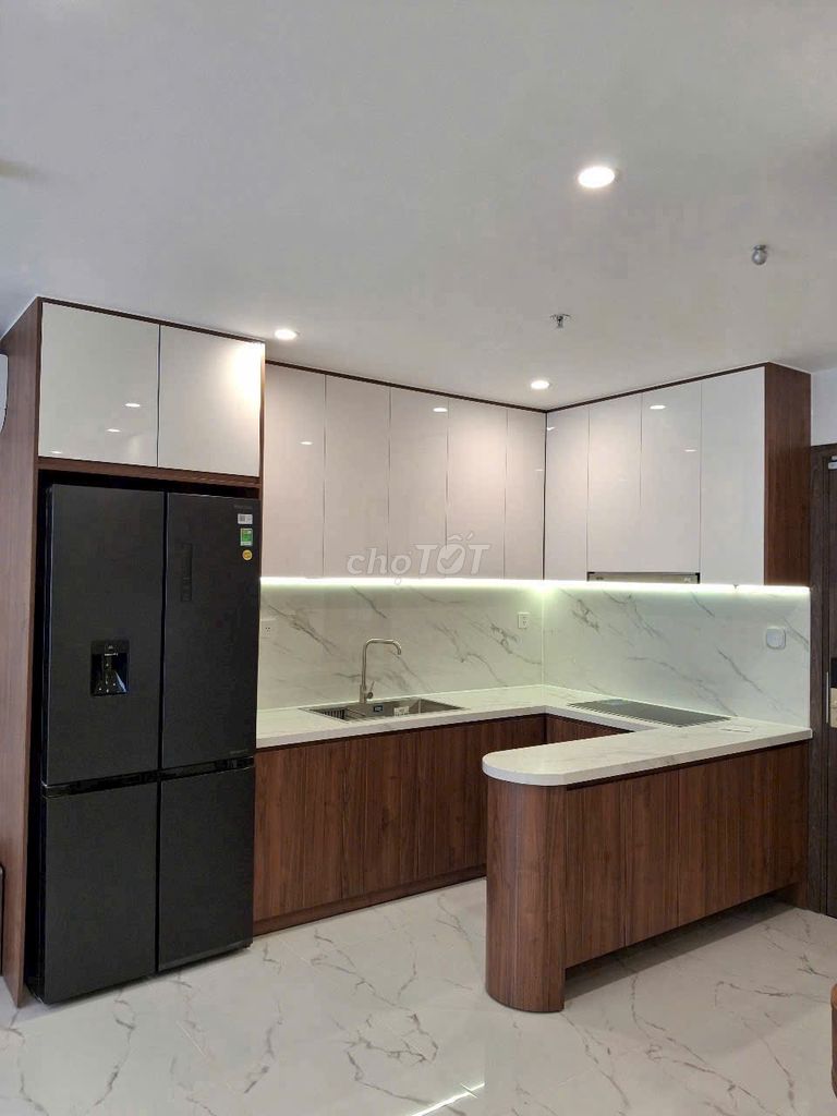 You and your spouse want to stay alone? Two bedrooms, five and a half million a month!