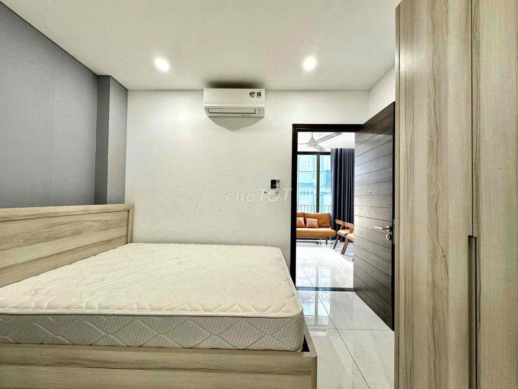 One bedroom right here in Cmt8, White Rabbit face, clear and clear.