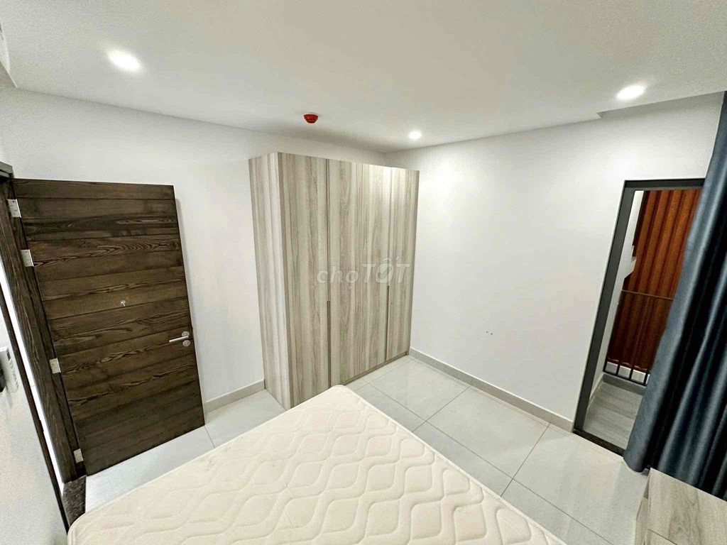 One bedroom right here in Cmt8, White Rabbit face, clear and clear.