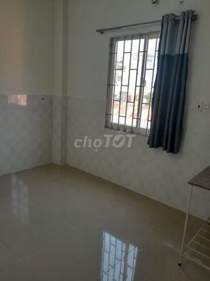 Rent a motel in the 10th district, female priority, office officer.