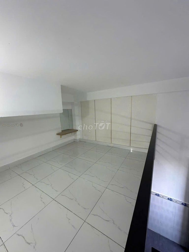 Rent us a high-end motel, light window. Next to pmh, then kcx, umfm, District 4