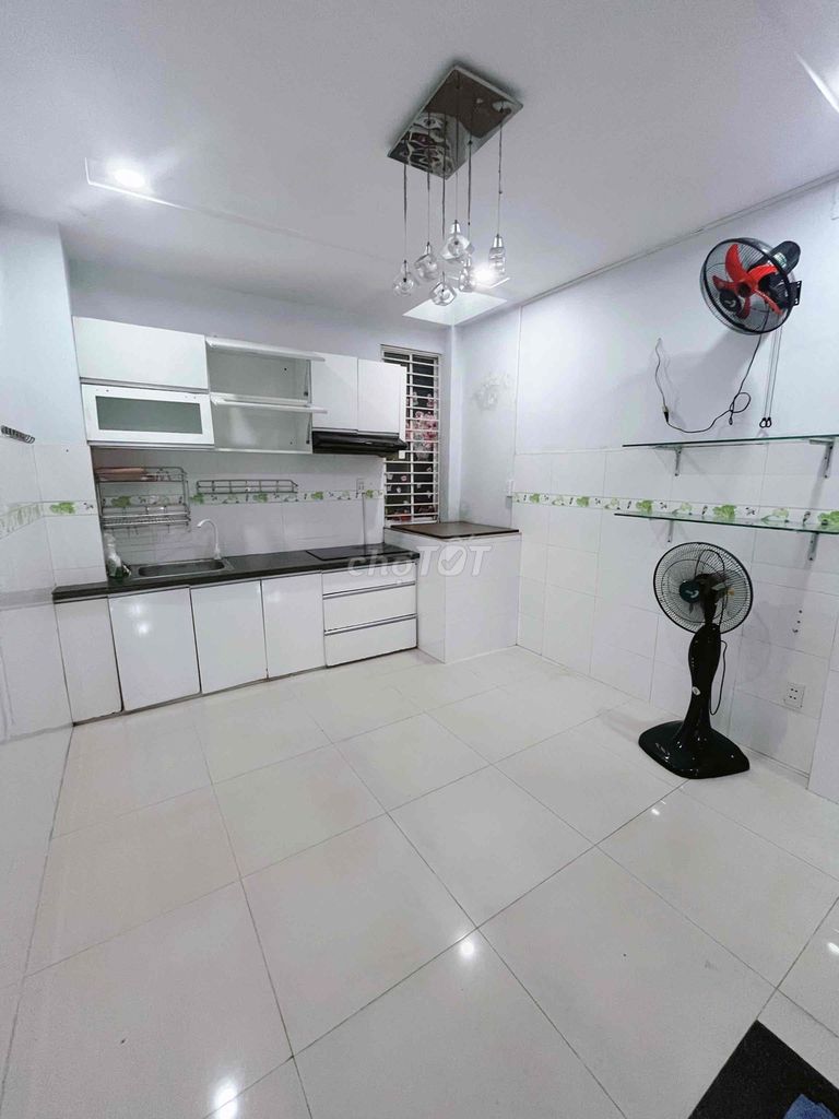 Tuệ Tĩnh.3 bedrooms. Three toilets. Two cold machines.
