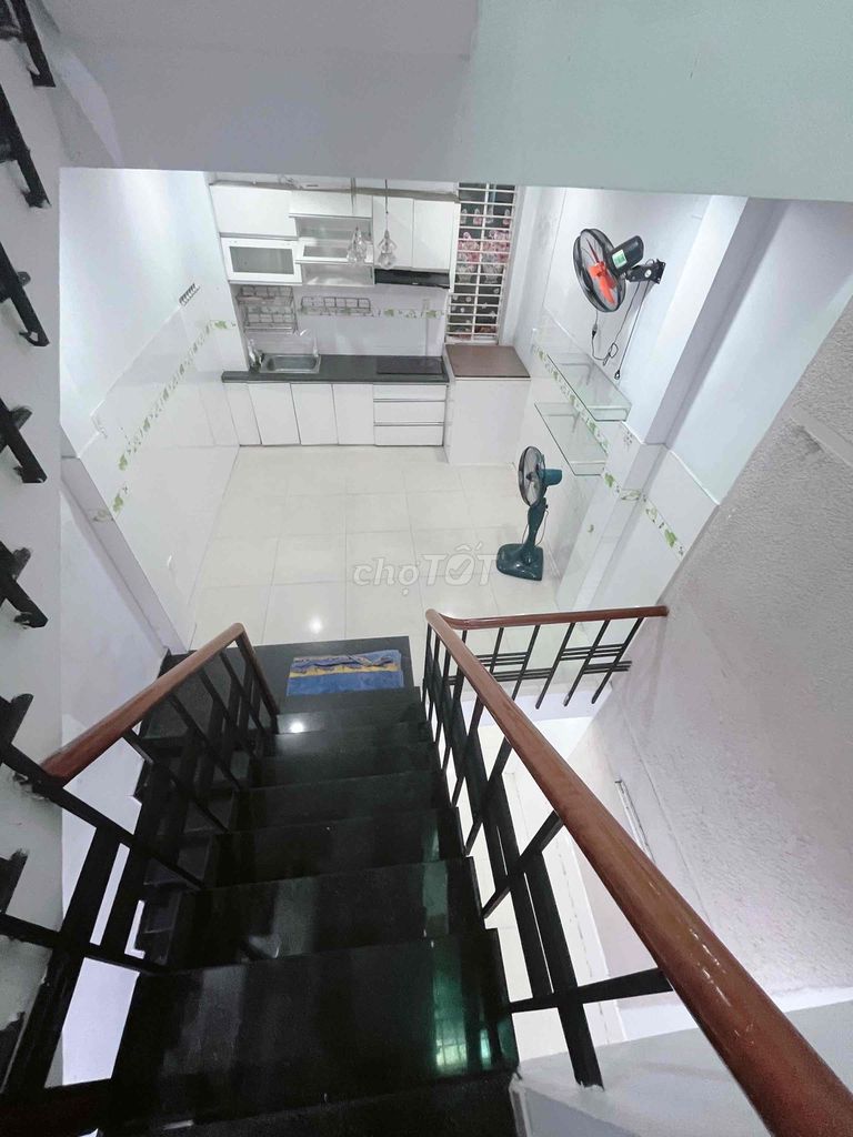 Tuệ Tĩnh.3 bedrooms. Three toilets. Two cold machines.