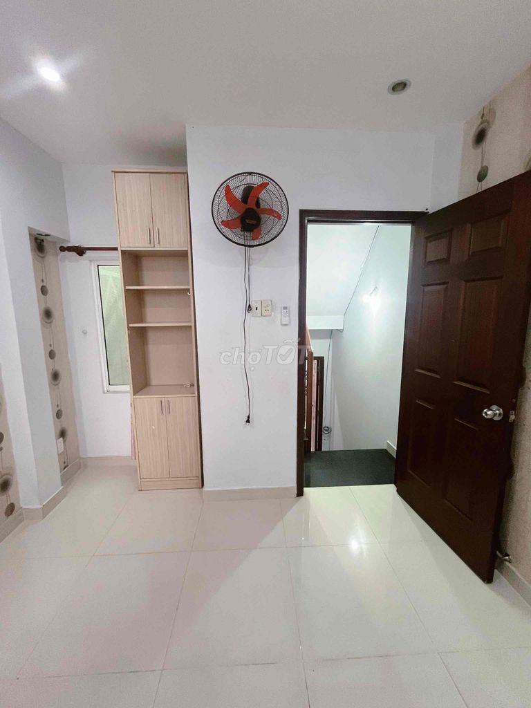 Tuệ Tĩnh.3 bedrooms. Three toilets. Two cold machines.