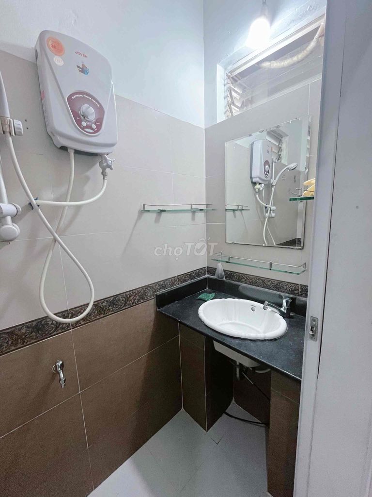 Tuệ Tĩnh.3 bedrooms. Three toilets. Two cold machines.