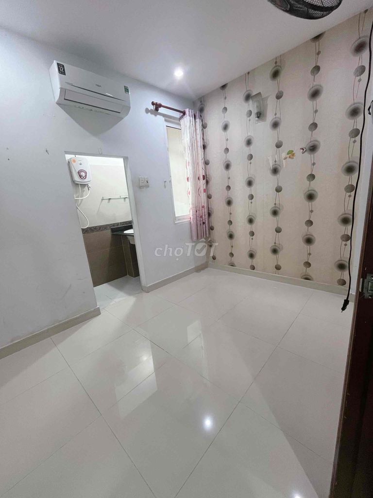 Tuệ Tĩnh.3 bedrooms. Three toilets. Two cold machines.