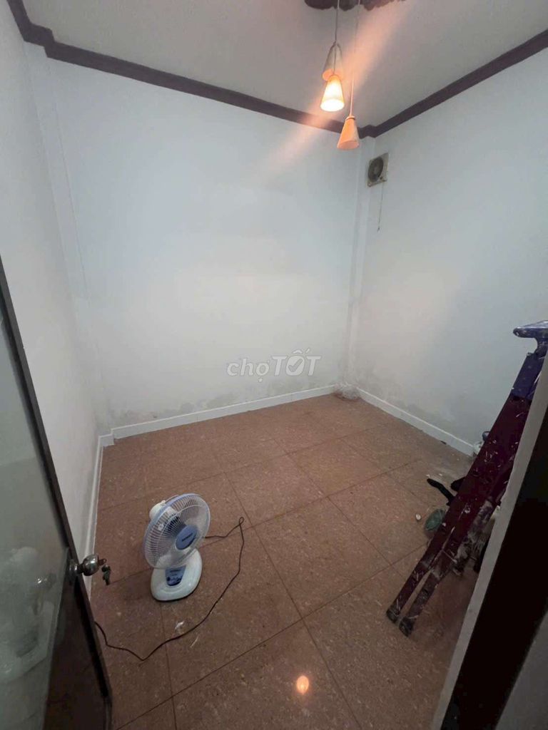The original is cheap, 4 x 11 meters, 3 bedrooms 2 toilets, Lê Văn Thọ, 1894 16th.