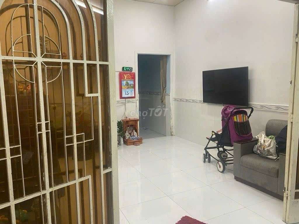 We'll rent 3th floor, 4 x 25 meters, North Sea Area, District 10. Only 35 million.
