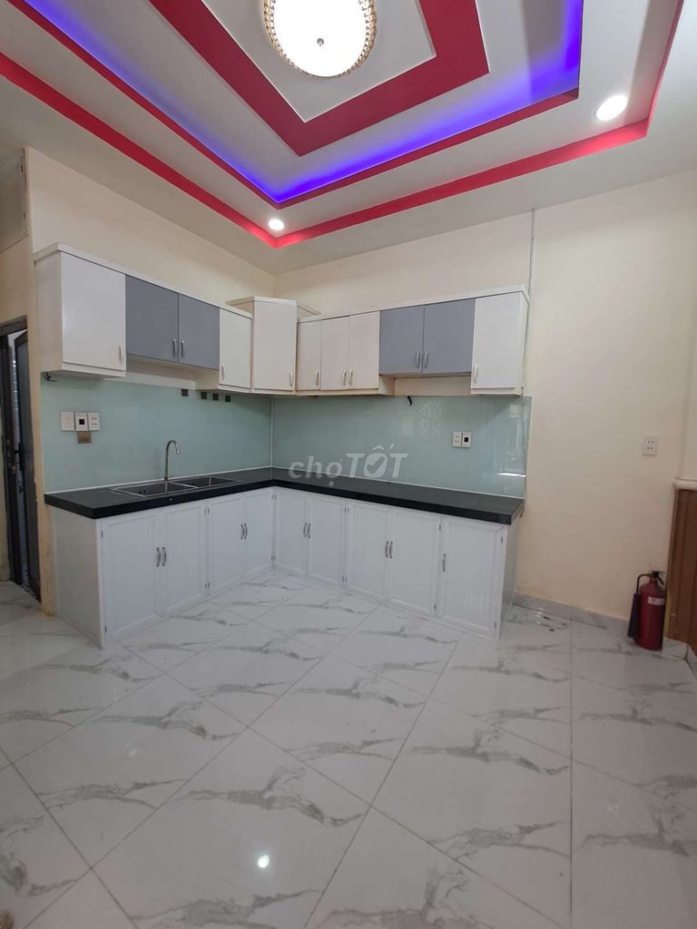Rent up four bedrooms. Five toilets. 1942. Hep Nhà Bè.