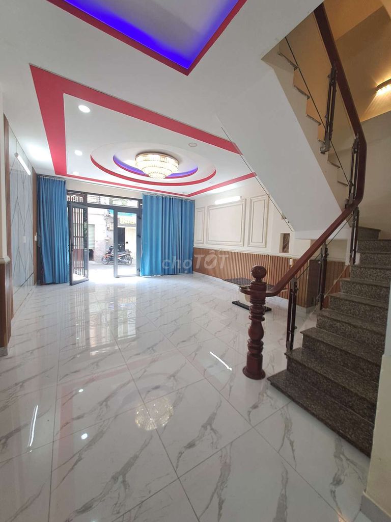Rent up four bedrooms. Five toilets. 1942. Hep Nhà Bè.