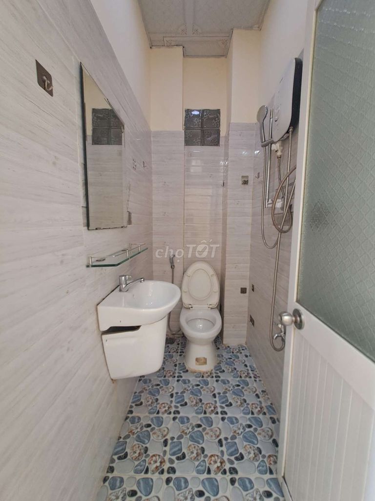 Rent up four bedrooms. Five toilets. 1942. Hep Nhà Bè.