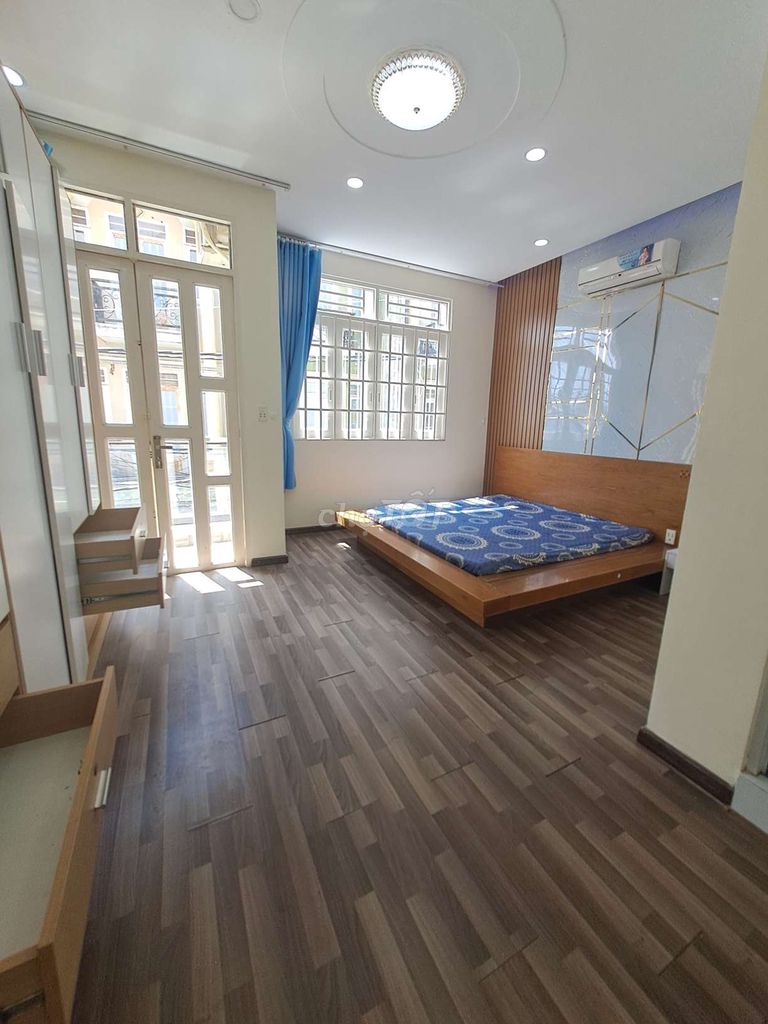 Rent up four bedrooms. Five toilets. 1942. Hep Nhà Bè.