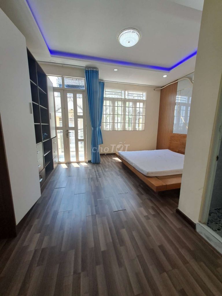 Rent up four bedrooms. Five toilets. 1942. Hep Nhà Bè.