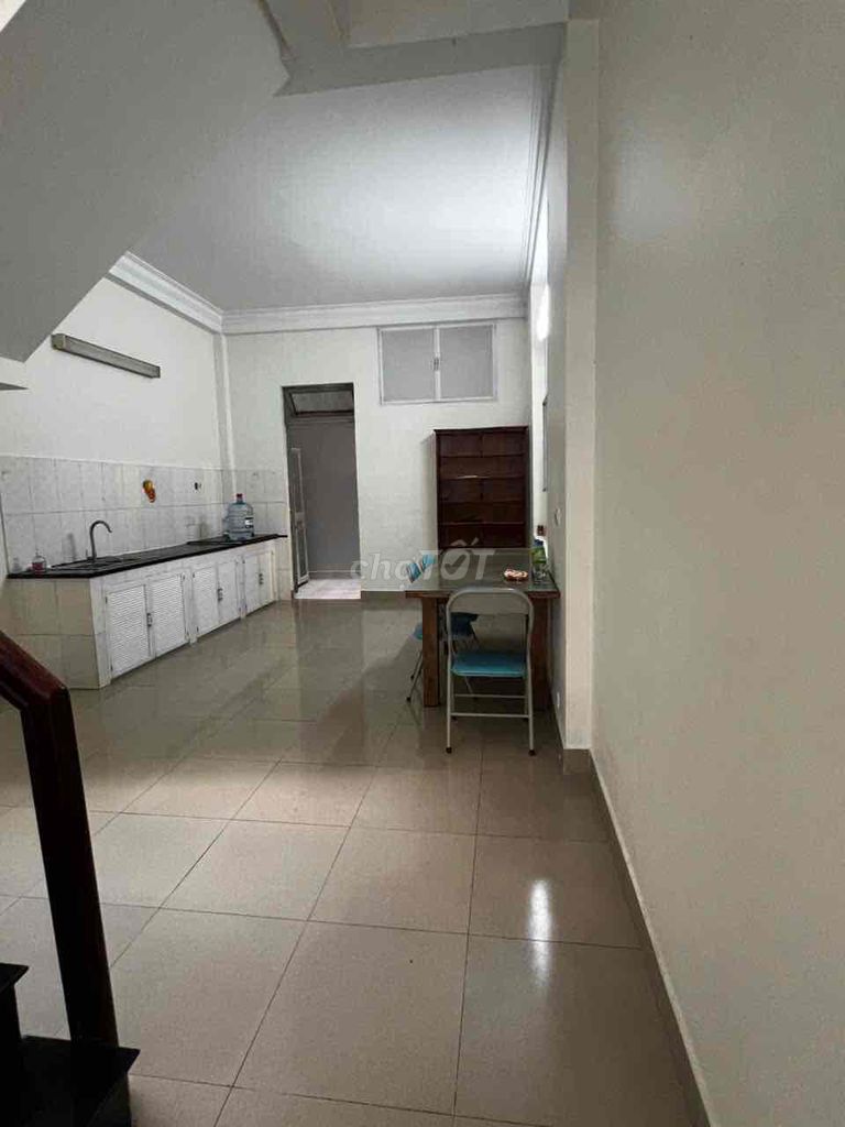 Near the market -- two-story church, four-story bedroom, three toilets, plus vpty+ in business onl.