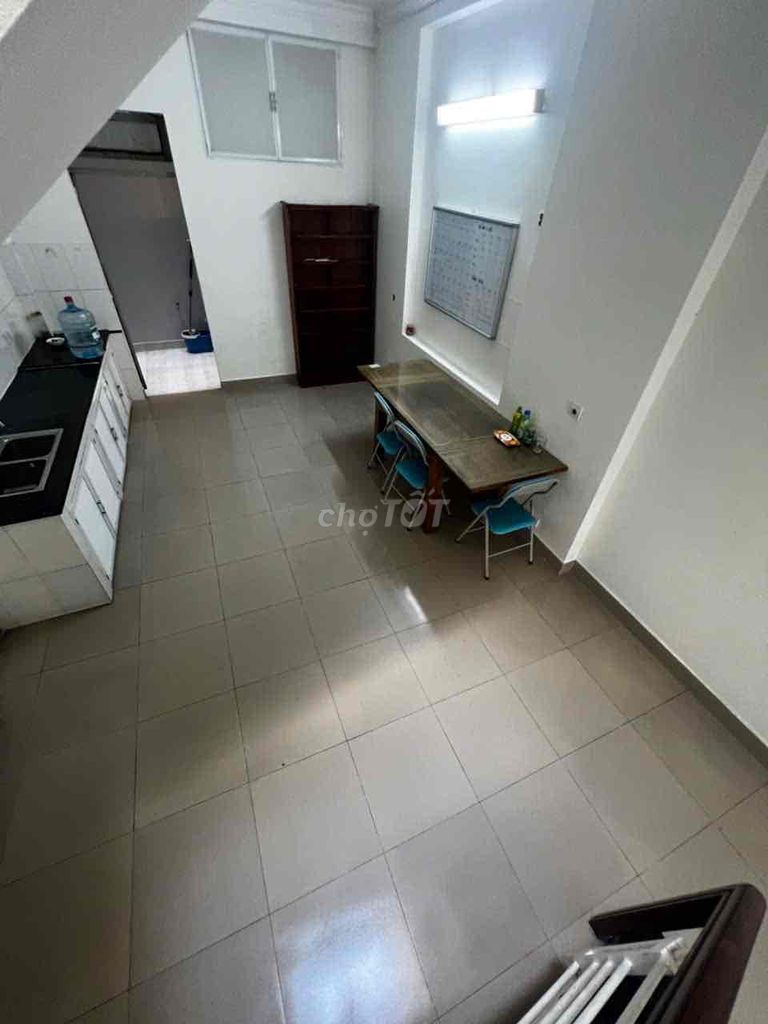 Near the market -- two-story church, four-story bedroom, three toilets, plus vpty+ in business onl.