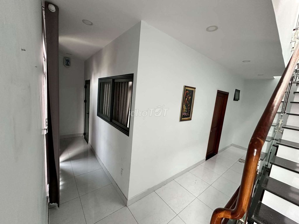 Rent a two-stalty apartment 3 ds8(7) 11 Gò Vấp toilets