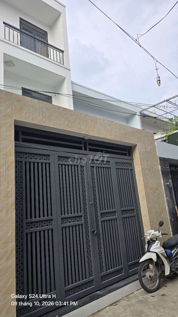 Rent a 1 st floor 1 3th floor 3 bedroom 2 toilet 1 kitchen area 5 X14 Hof Tsun