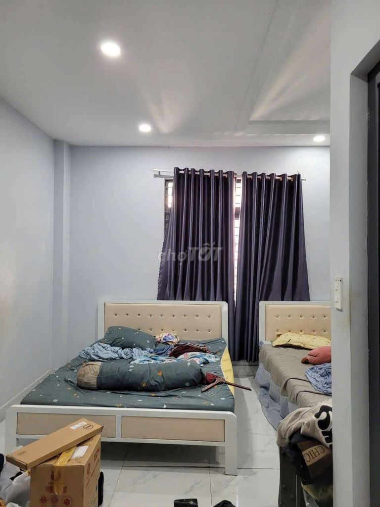 Rent a 1 st floor 1 3th floor 3 bedroom 2 toilet 1 kitchen area 5 X14 Hof Tsun